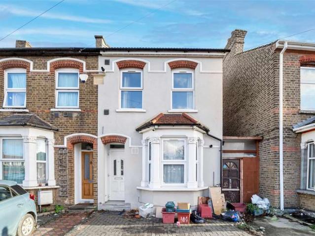 Cottage for sale in London Borough of Hounslow, Greater London