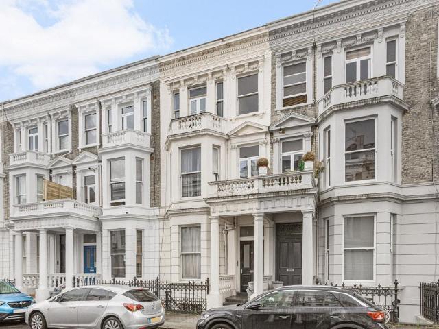 House for sale in West Kensington, Greater London