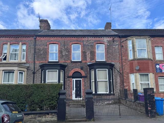 House for sale in Elm Park, Calderstones