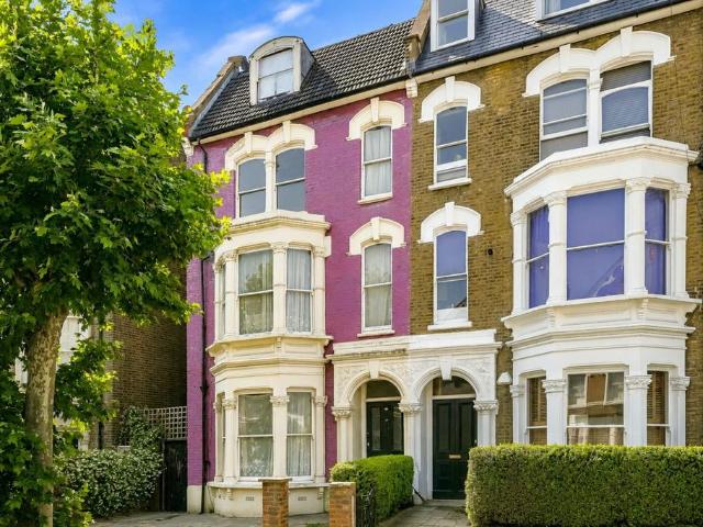 House for sale in Stroud Green, Greater London