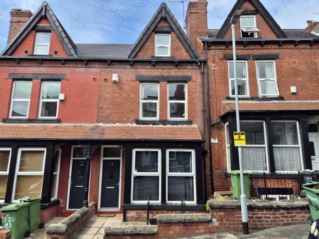 House for sale in Hyde Park, West Yorkshire