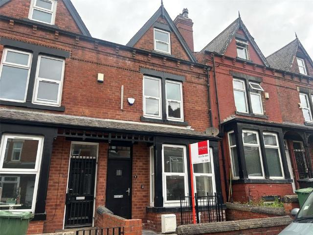 House for sale in Hyde Park, West Yorkshire
