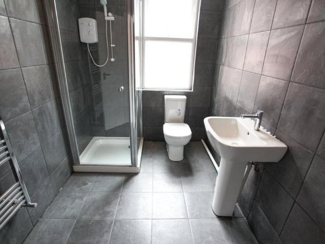 House for rent in Elm Park, Calderstones