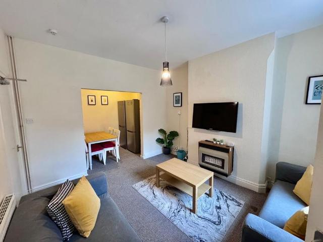 Townhouse for rent in Haddon, East Midlands