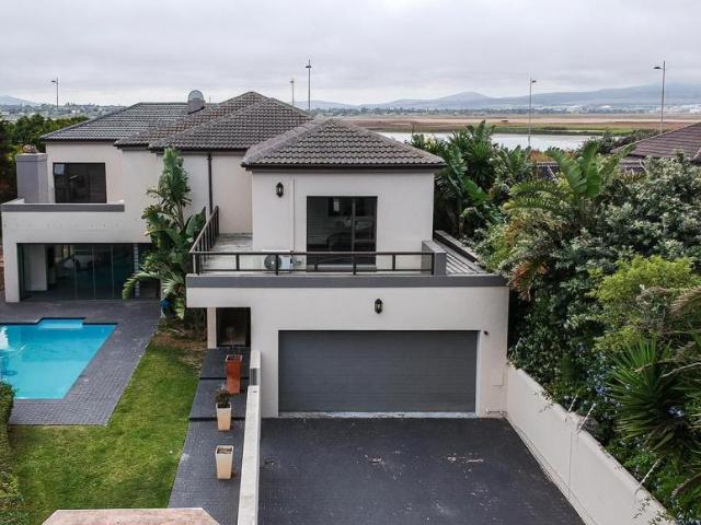 Property for sale in Sunset Beach, Cape Town
