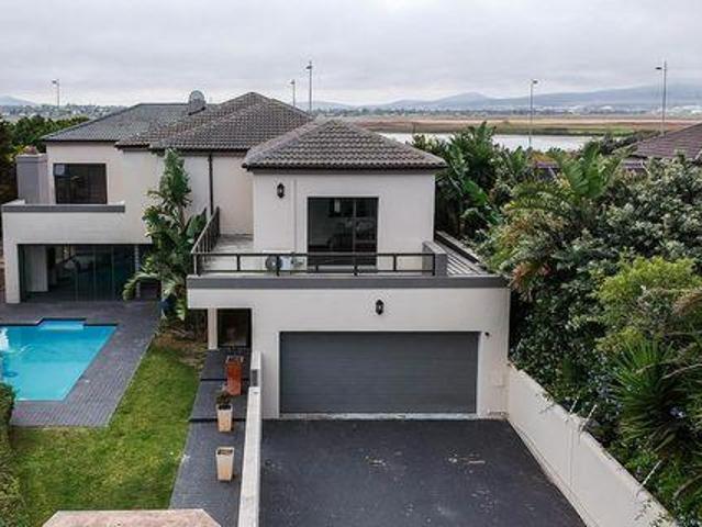 Property for sale in Sunset Beach, Cape Town