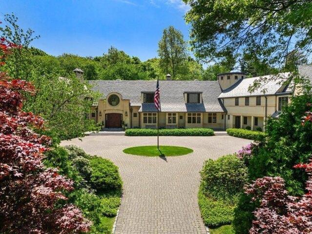 House for sale in Weston, Middlesex County