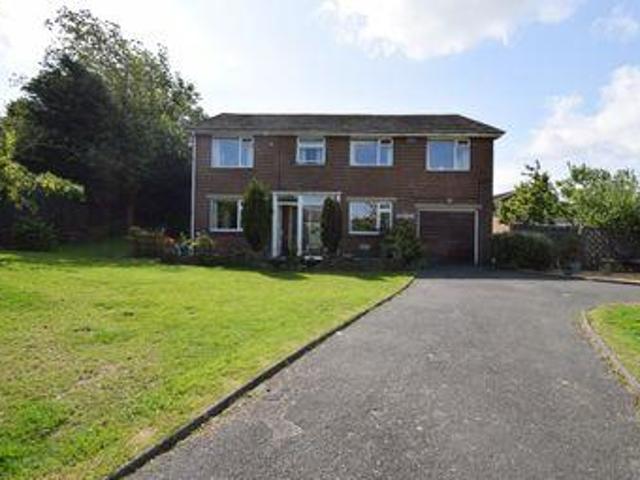 House for sale in Huddersfield, West Yorkshire