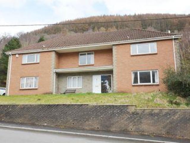 House for sale in Mid Glamorgan, Cymru / Wales