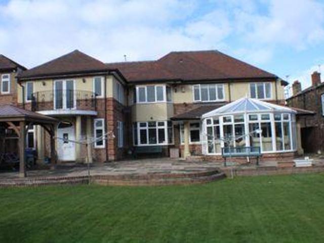 House for sale in Batley, West Yorkshire