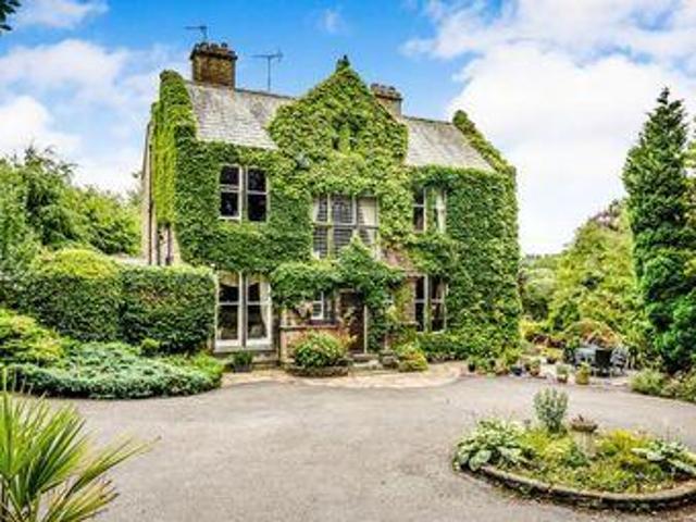 House for sale in Huddersfield, West Yorkshire