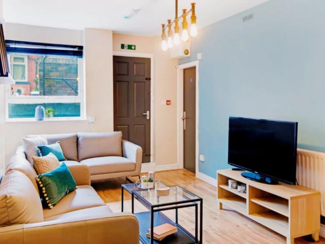 Room for rent in Hyde Park, West Yorkshire