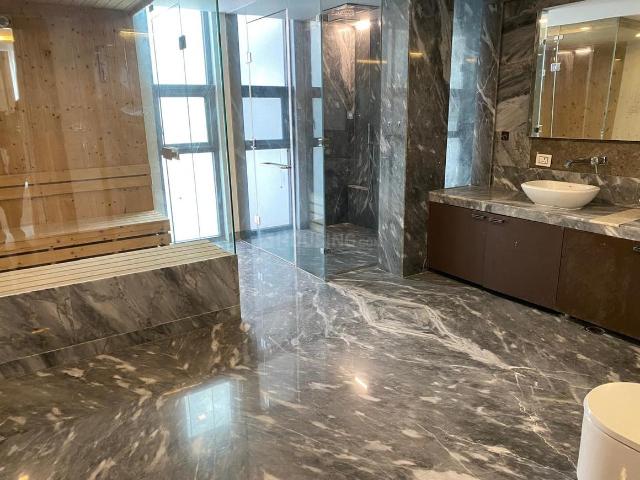 Duplex for rent in Deri