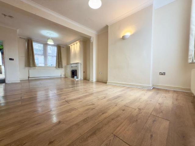 House for rent in Spring Park, Luton