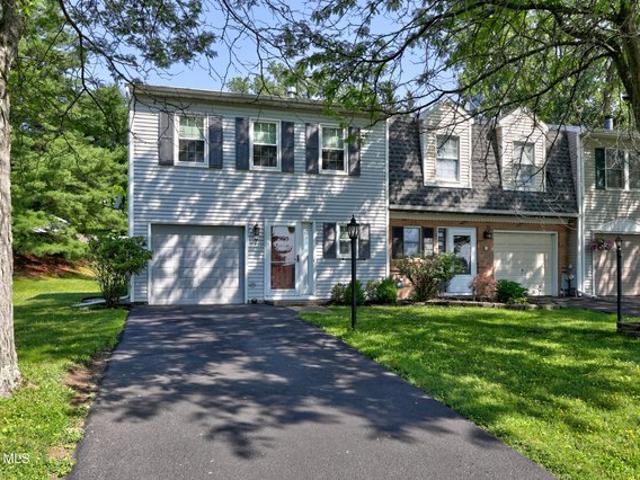 Townhouse for sale in Watervliet, New York