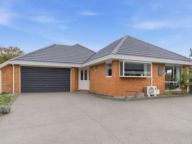 House for sale in Chaslands, Canterbury