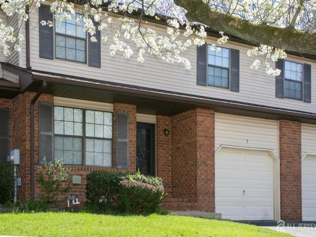 Townhouse for sale in Edison, New Jersey