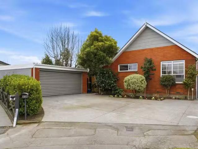 House for sale in Chaslands, Canterbury