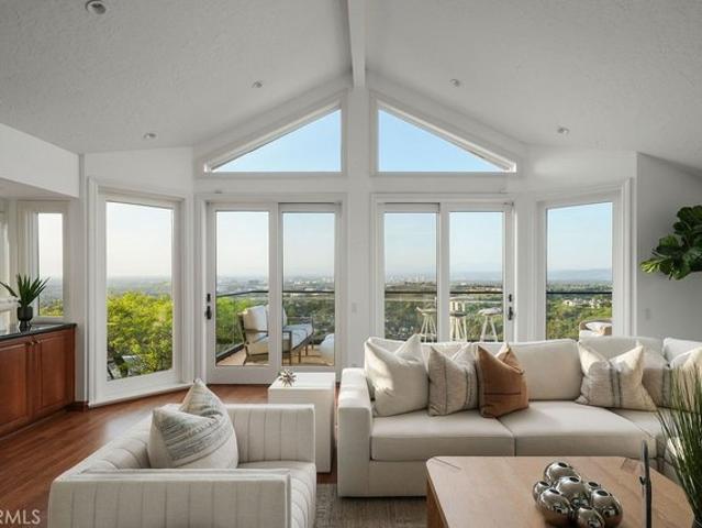 Condo for sale in Corona Del Mar, California
