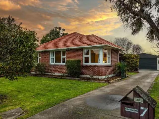 House for sale in Chaslands, Canterbury