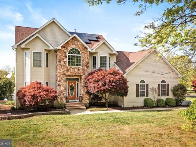 House for sale in Columbus, New Jersey