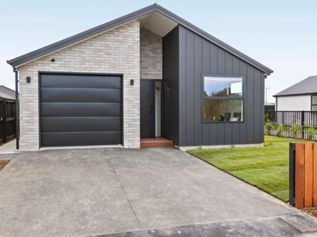 House for sale in Chaslands, Canterbury