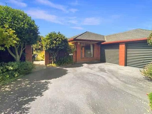 House for rent in Chaslands, Canterbury