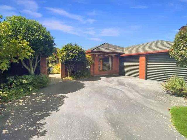 House for rent in Chaslands, Canterbury