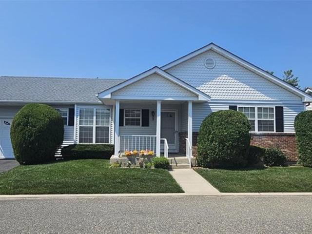 Condo for sale in Bohemia, New York