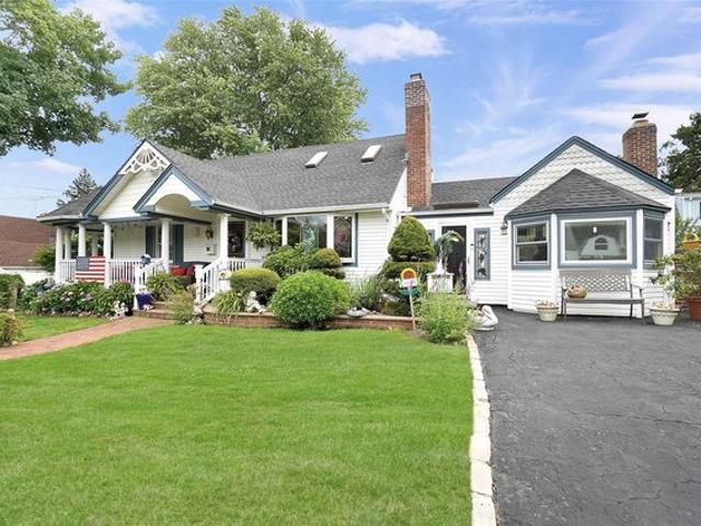 House for sale in Syosset, Nassau County