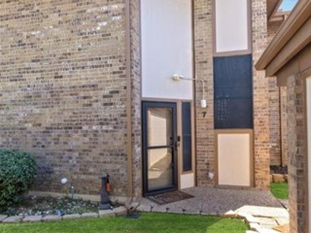 Townhouse for sale in Bedford, Texas