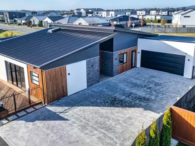 House for sale in Chaslands, Canterbury