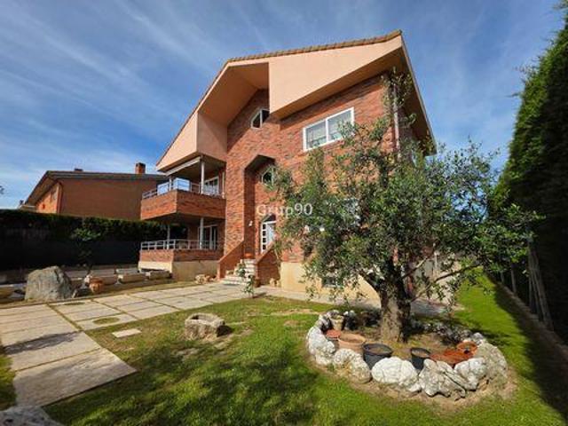 Chalet en venta en Vila Montcada, Segrià