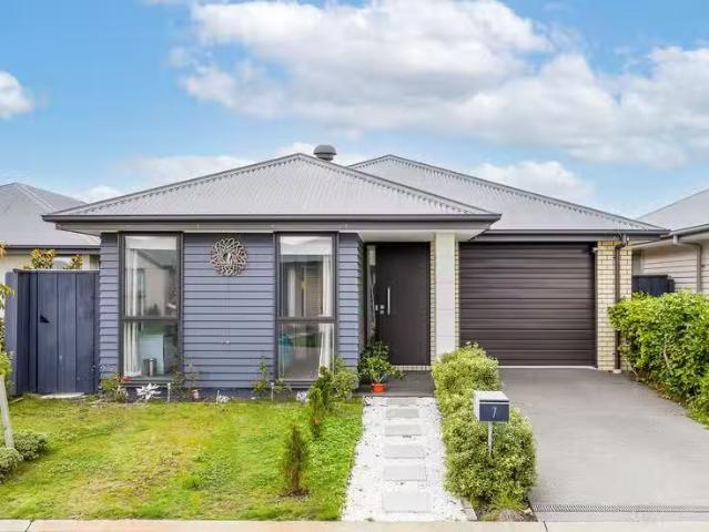 House for sale in Chaslands, Canterbury