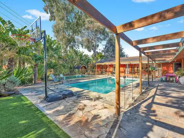 House for rent in Bright
