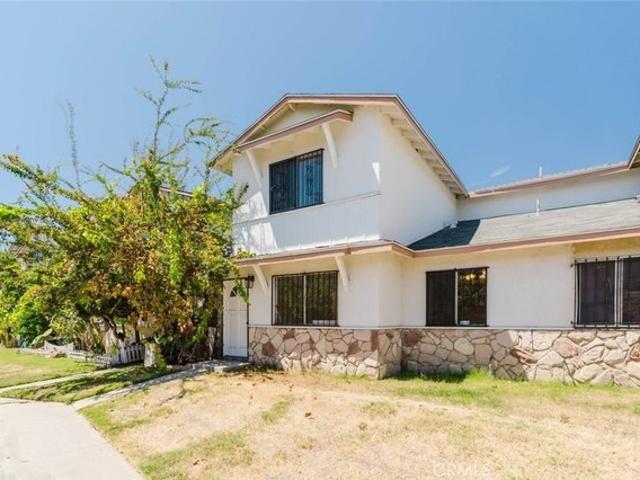 Townhouse for sale in Carson, California