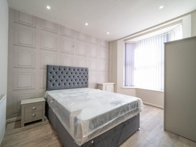 House for rent in Elm Park, Calderstones