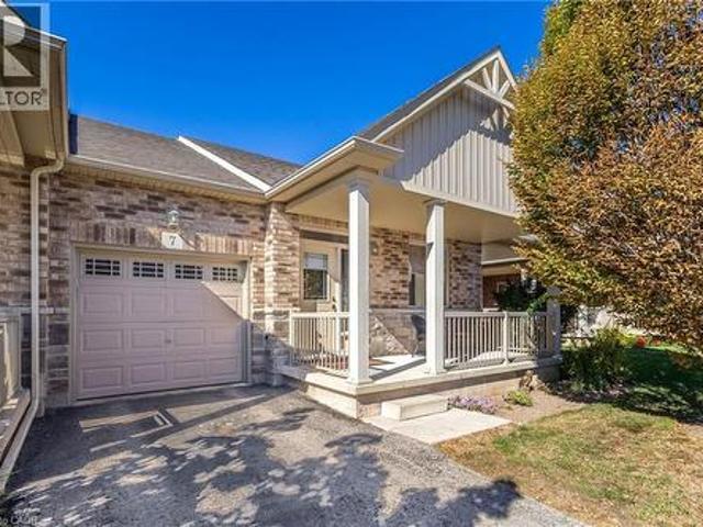 Townhouse for sale in Ancaster, Ontario