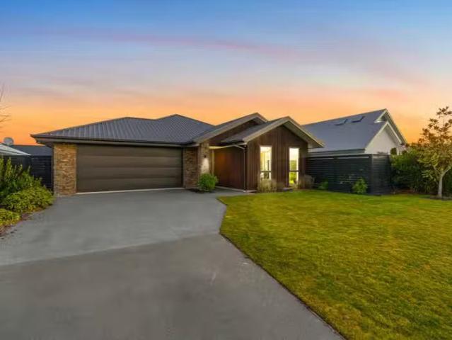 House for sale in Chaslands, Canterbury