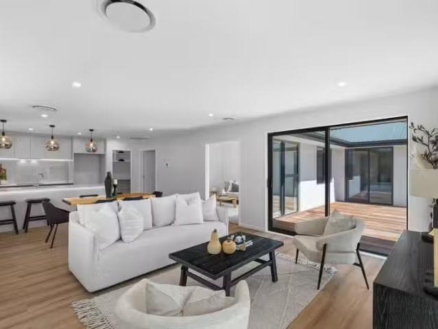 House for sale in Chaslands, Canterbury