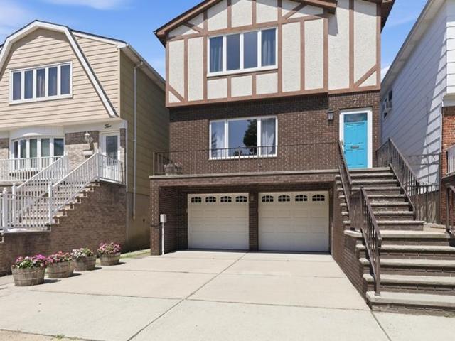 House for sale in Hudson, New Jersey