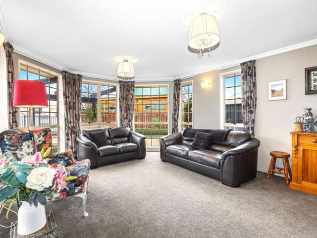 House for sale in Chaslands, Canterbury