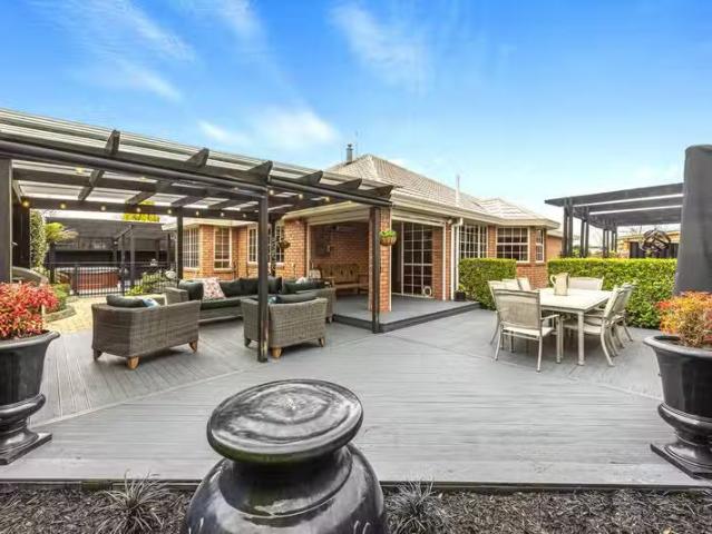 House for sale in Chaslands, Canterbury
