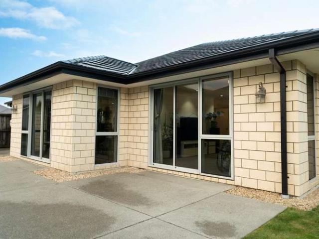 House for sale in Chaslands, Canterbury