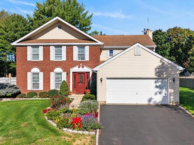 House for sale in Lincroft, Middletown Township