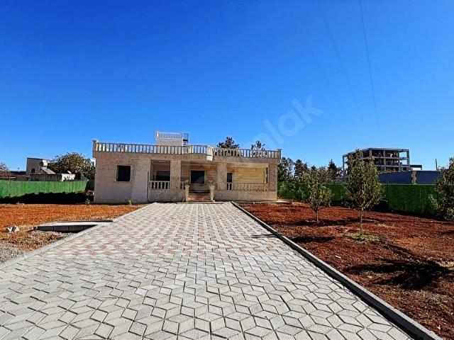 Büyük Akziyaret, Karaköprü içerisinde satılık Villa