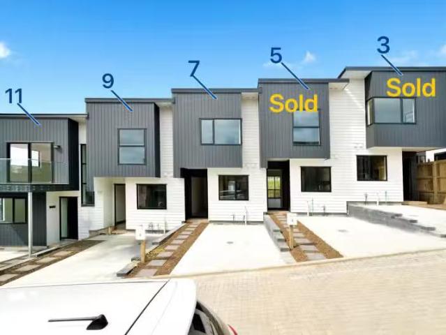 House for sale in Oratia, Oroua County