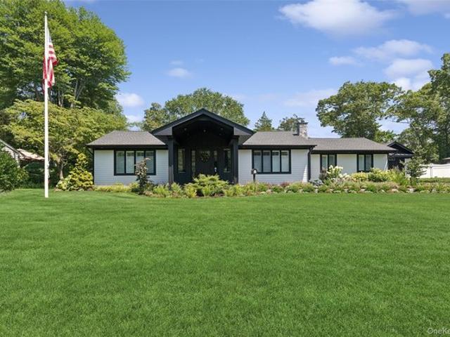 House for sale in Smithtown, New York