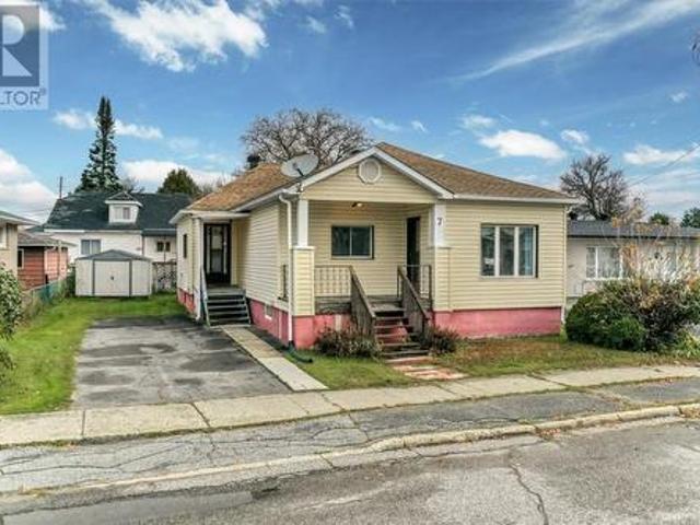 House for sale in Chelmsford, Greater Sudbury
