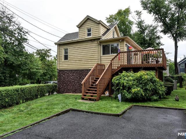 House for sale in Waldwick, New Jersey
